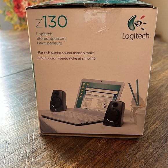 Logitech Z130 Compact 5w Stereo Speakers 3.5mm Jack Black NEW OPEN BOX - Picture 3 of 7